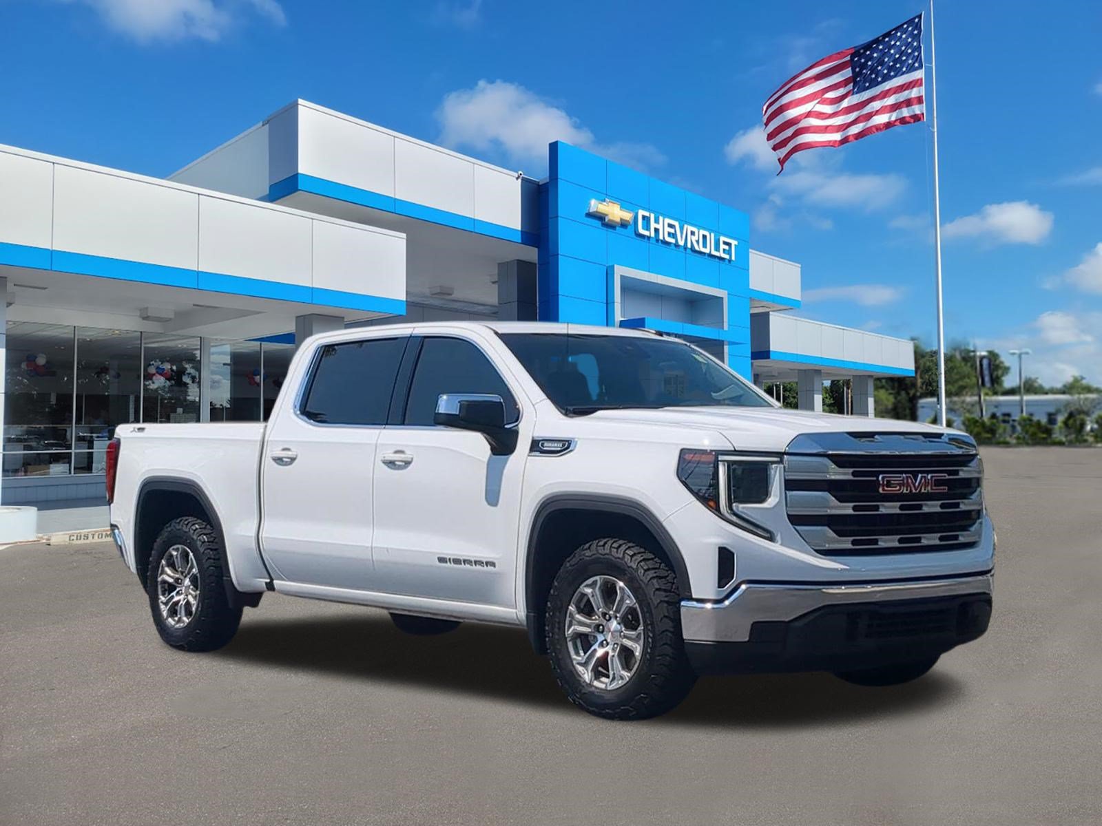 Used 2023 GMC Sierra 1500 SLE AWD/4WD image 2