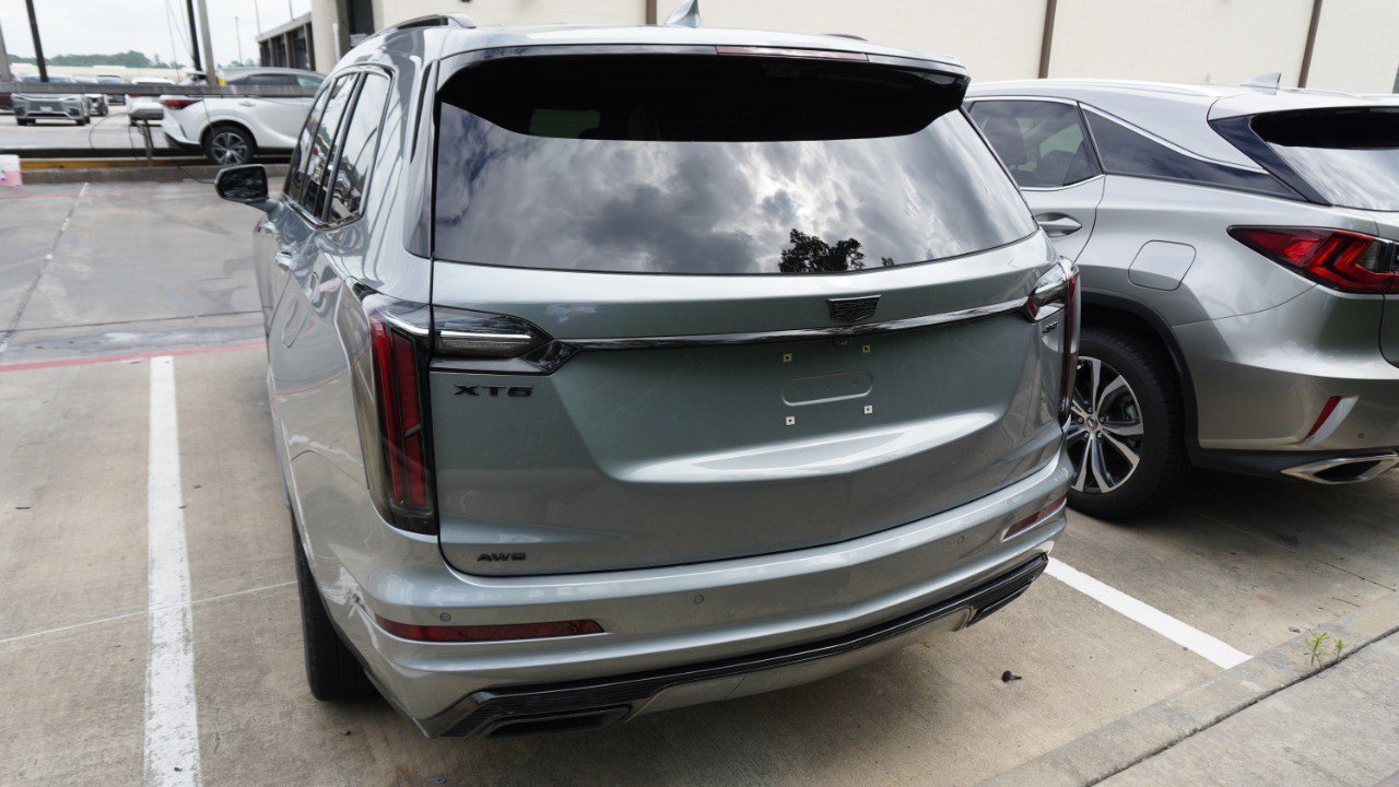 Used 2024 Cadillac XT6 Sport w/ Technology Package AWD/4WD image 7