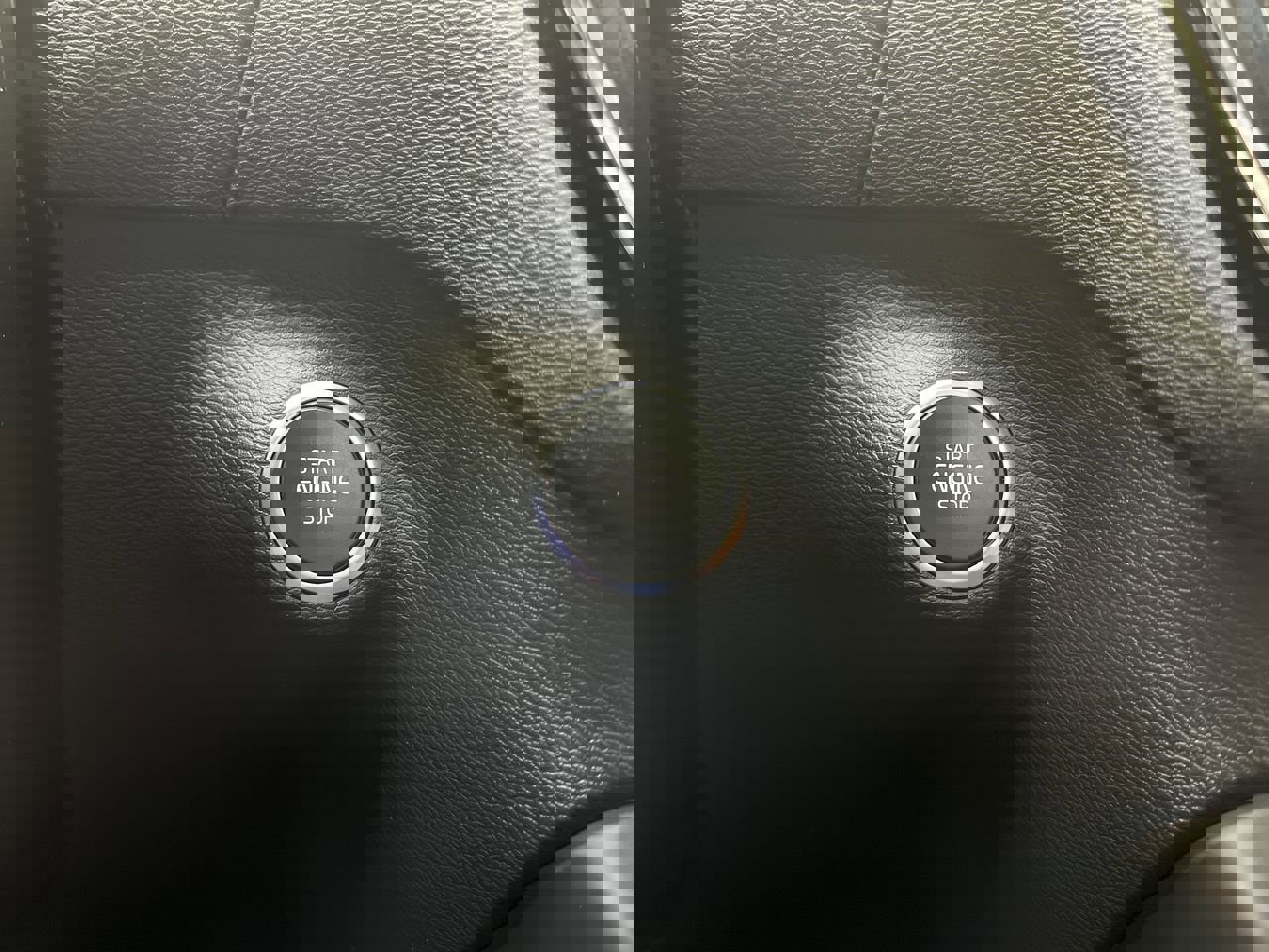 Used 2025 Volvo XC40 B5 Core image 21