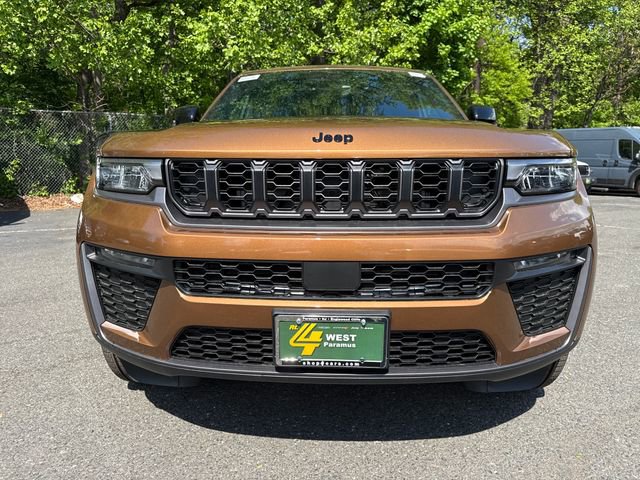 New 2026 Jeep Grand Cherokee L Limited w/ Limited Altitude Package AWD/4WD image 2