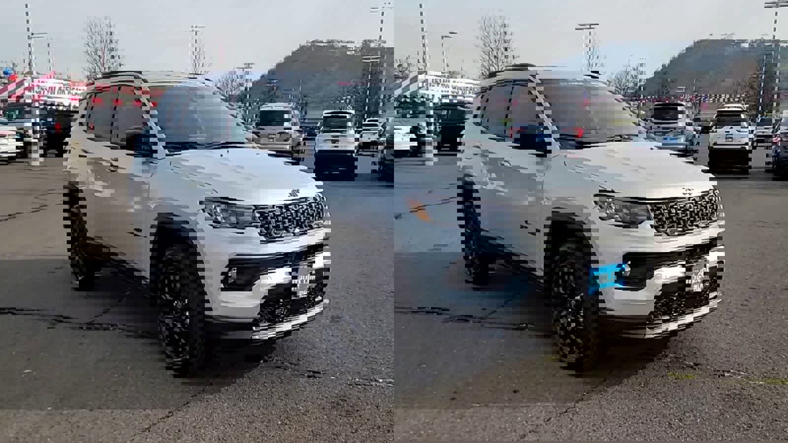 New 2026 Jeep Compass Latitude image 2