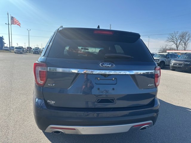 Used 2017 Ford Explorer XLT image 17