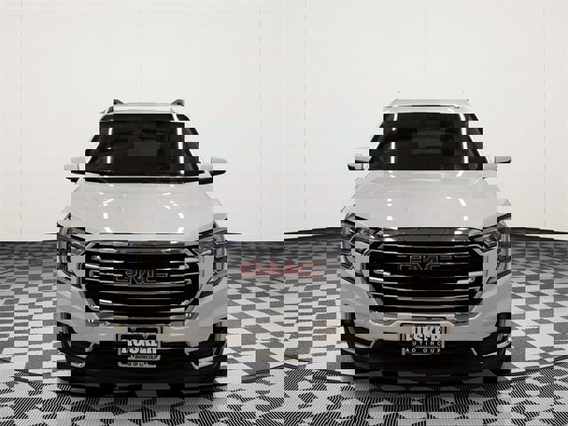 Used 2024 GMC Terrain SLT image 3