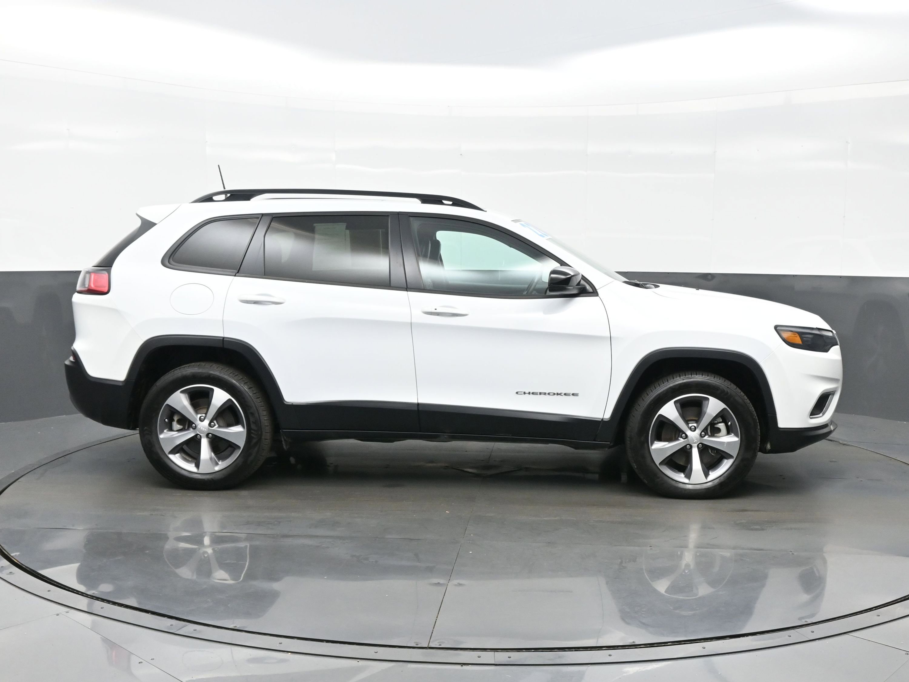 Used 2022 Jeep Cherokee Limited image 7