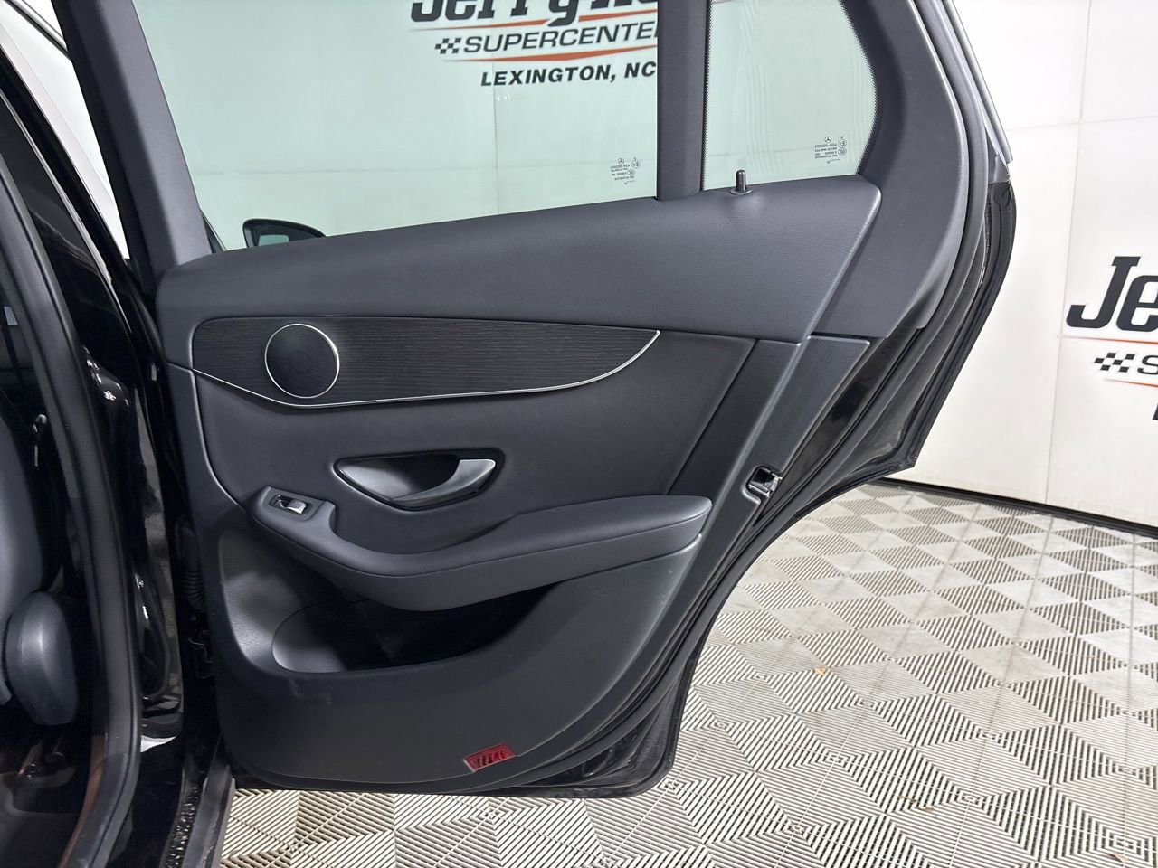 Used 2022 Mercedes-Benz GLC 300 4MATIC w/ Premium Package Lite image 23