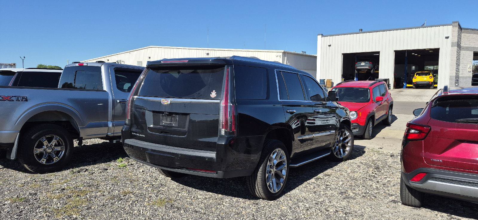 Used 2020 Cadillac Escalade Luxury AWD/4WD image 3