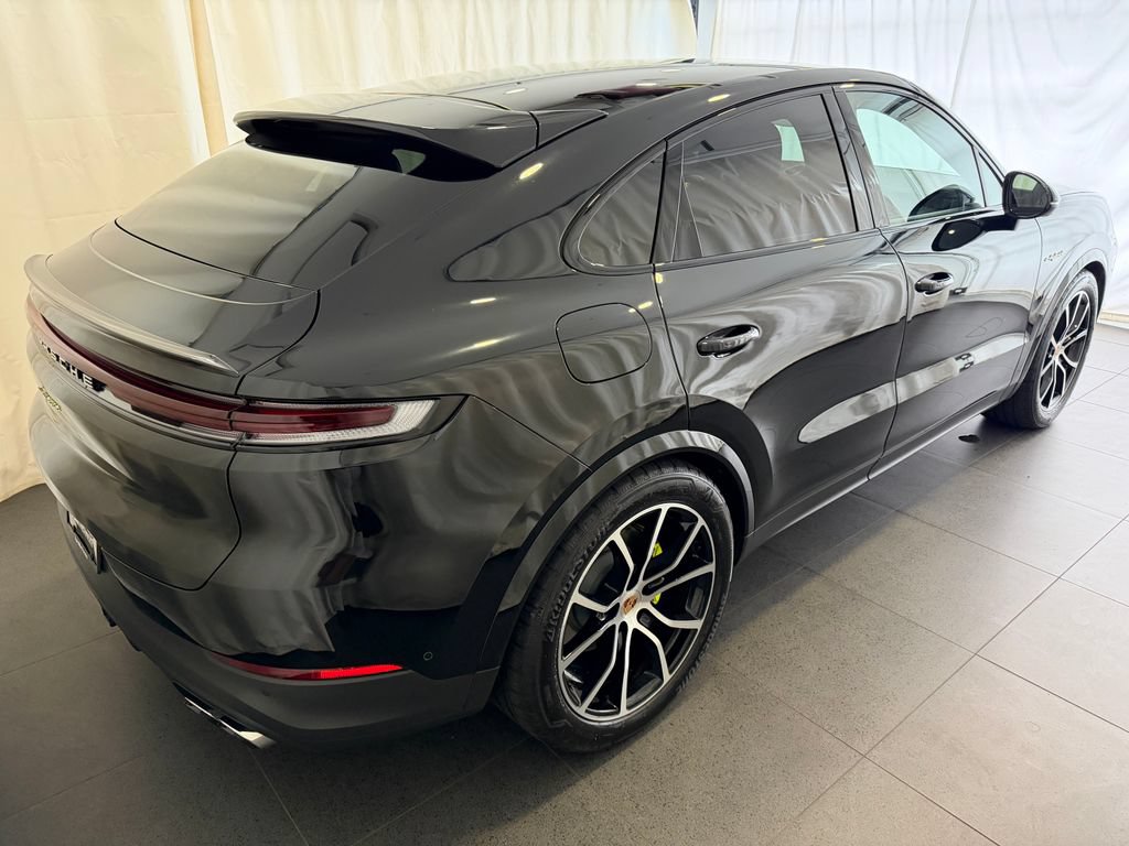 Certified 2025 Porsche Cayenne E-Hybrid Coupe AWD/4WD image 9