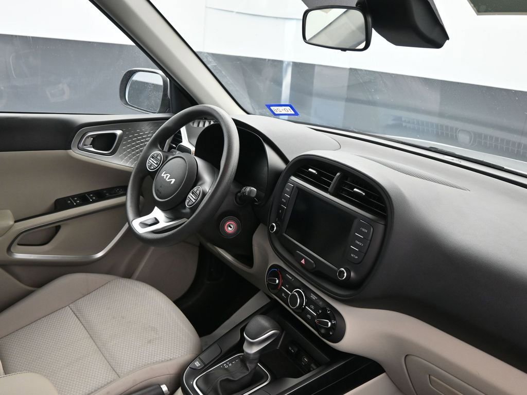 Used 2025 Kia Soul LX w/ LX Technology Package image 12