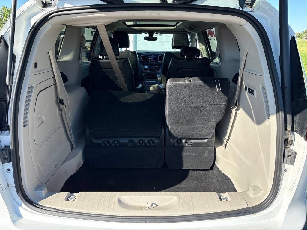 Used 2020 Chrysler Pacifica Limited FWD image 9