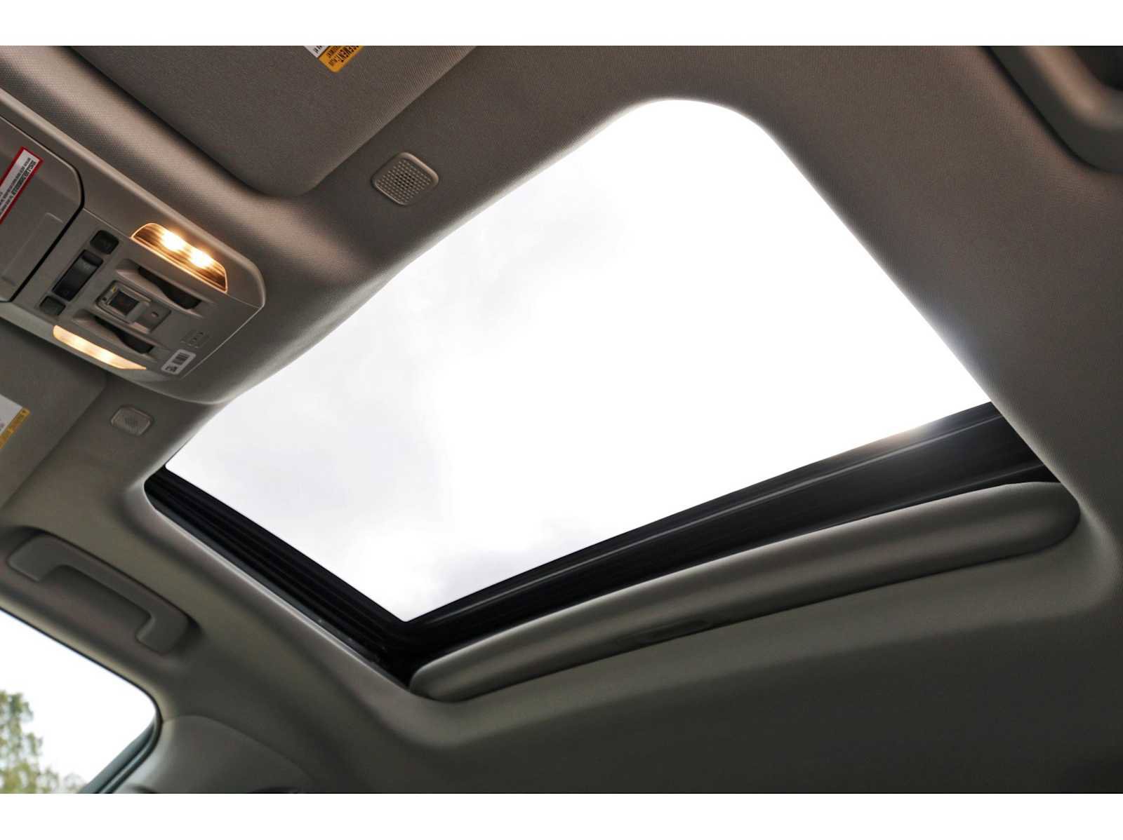 Used 2023 Toyota Highlander XLE image 29