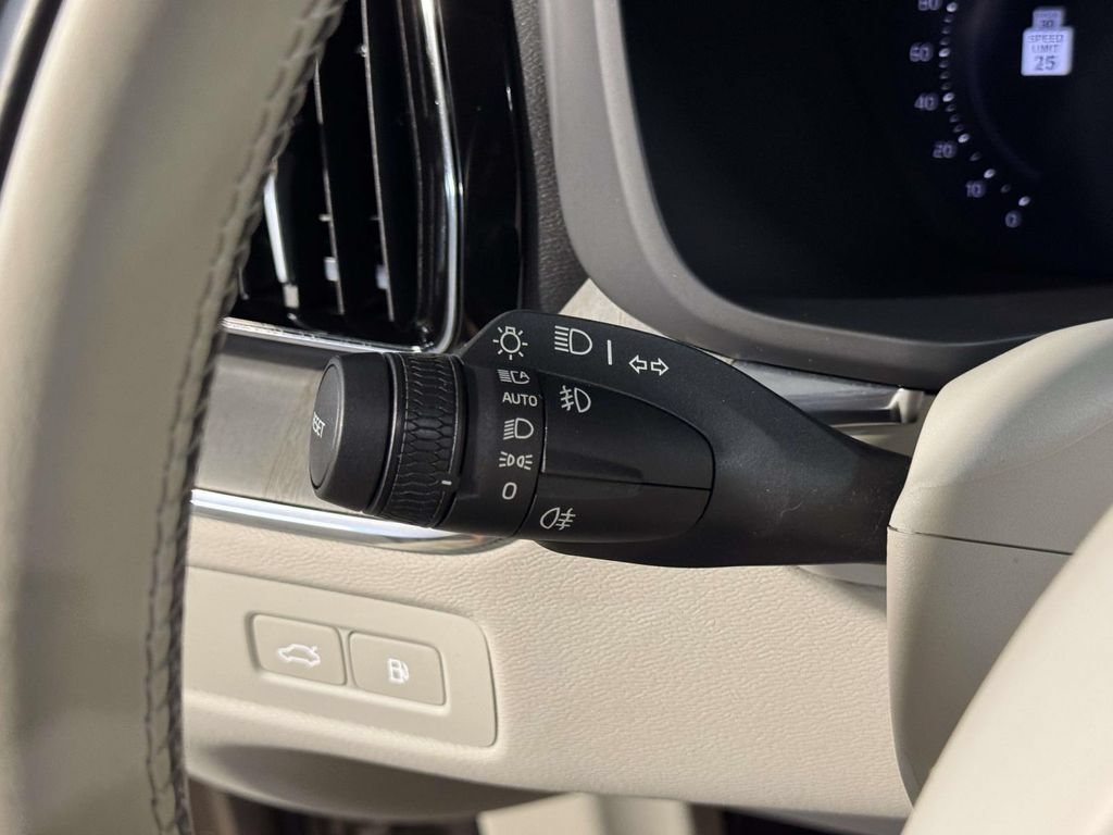 Used 2023 Volvo XC60 T8 Plus w/ Climate Package AWD/4WD image 28