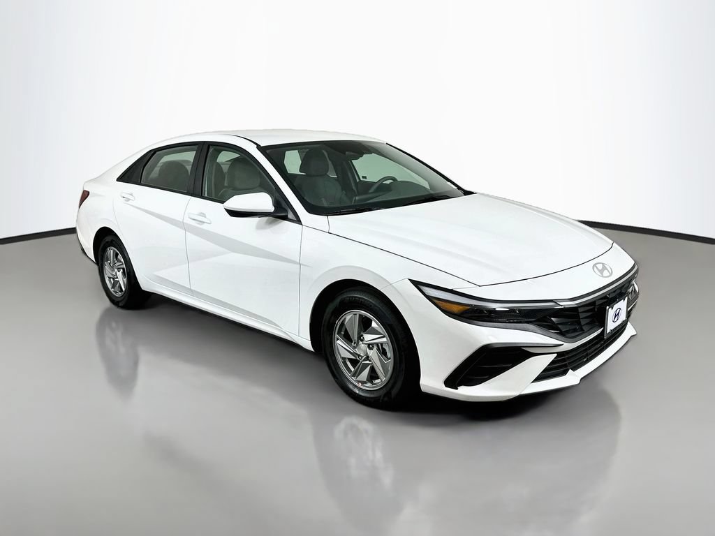 New 2026 Hyundai Elantra SE FWD image 3