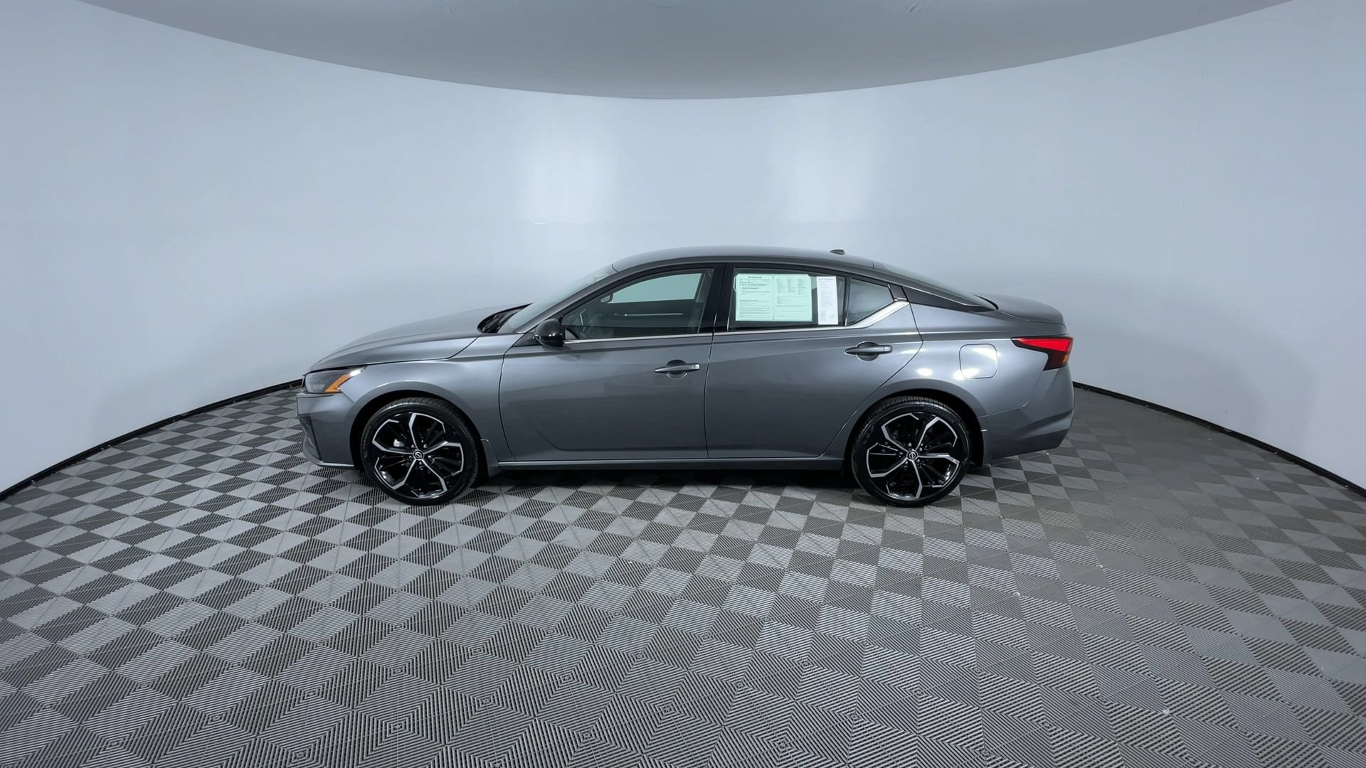 Certified 2025 Nissan Altima 2.5 SR AWD/4WD image 6