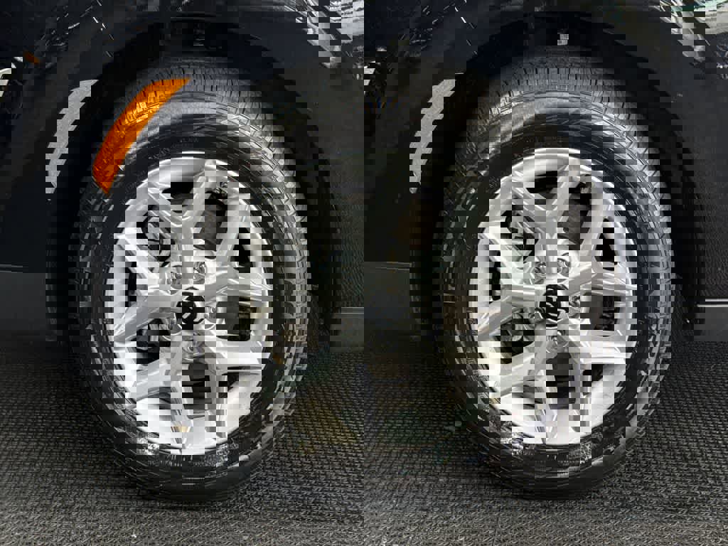 Used 2025 Kia Soul LX w/ LX Technology Package FWD image 11