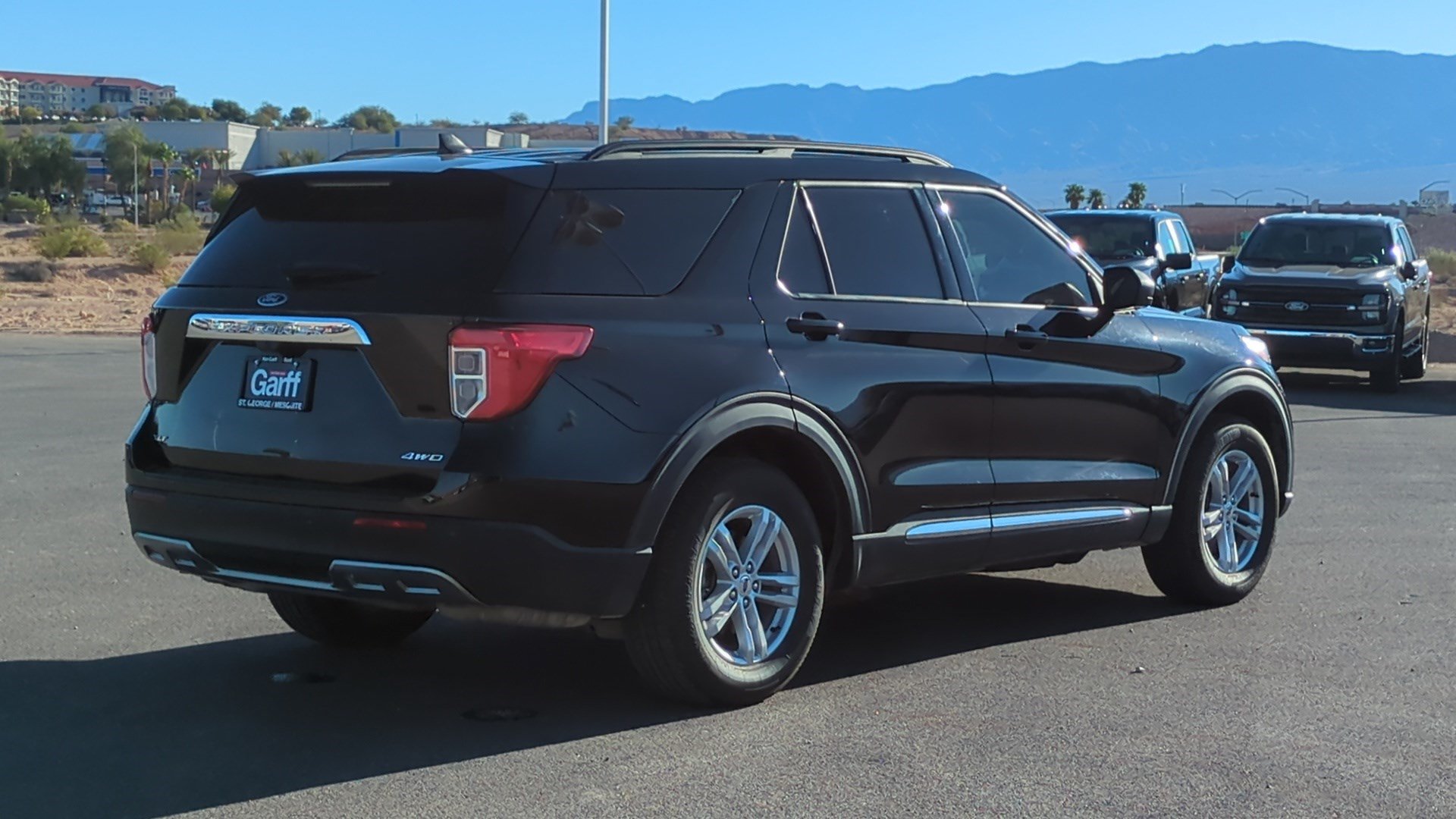 Used 2023 Ford Explorer XLT w/ Equipment Group 202A AWD/4WD image 3