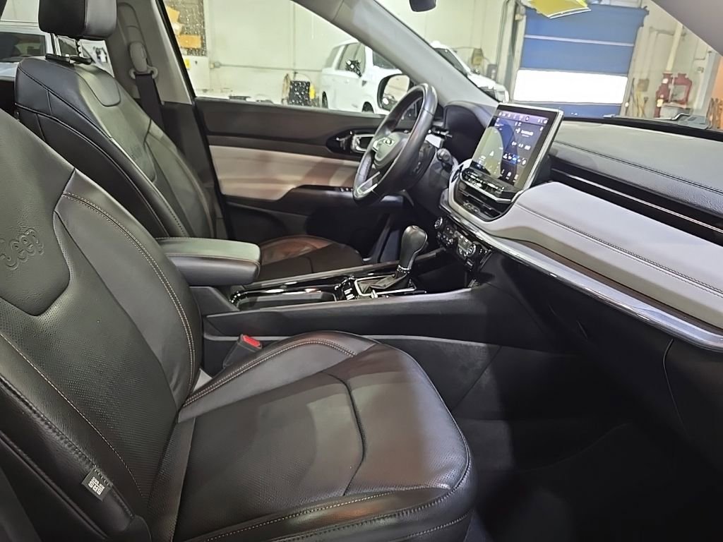 Used 2022 Jeep Compass Limited w/ Elite Group AWD/4WD image 10