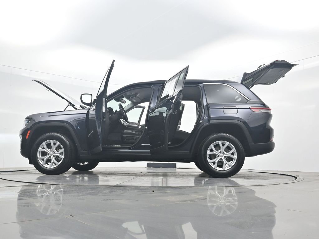 Used 2023 Jeep Grand Cherokee Limited AWD/4WD image 45