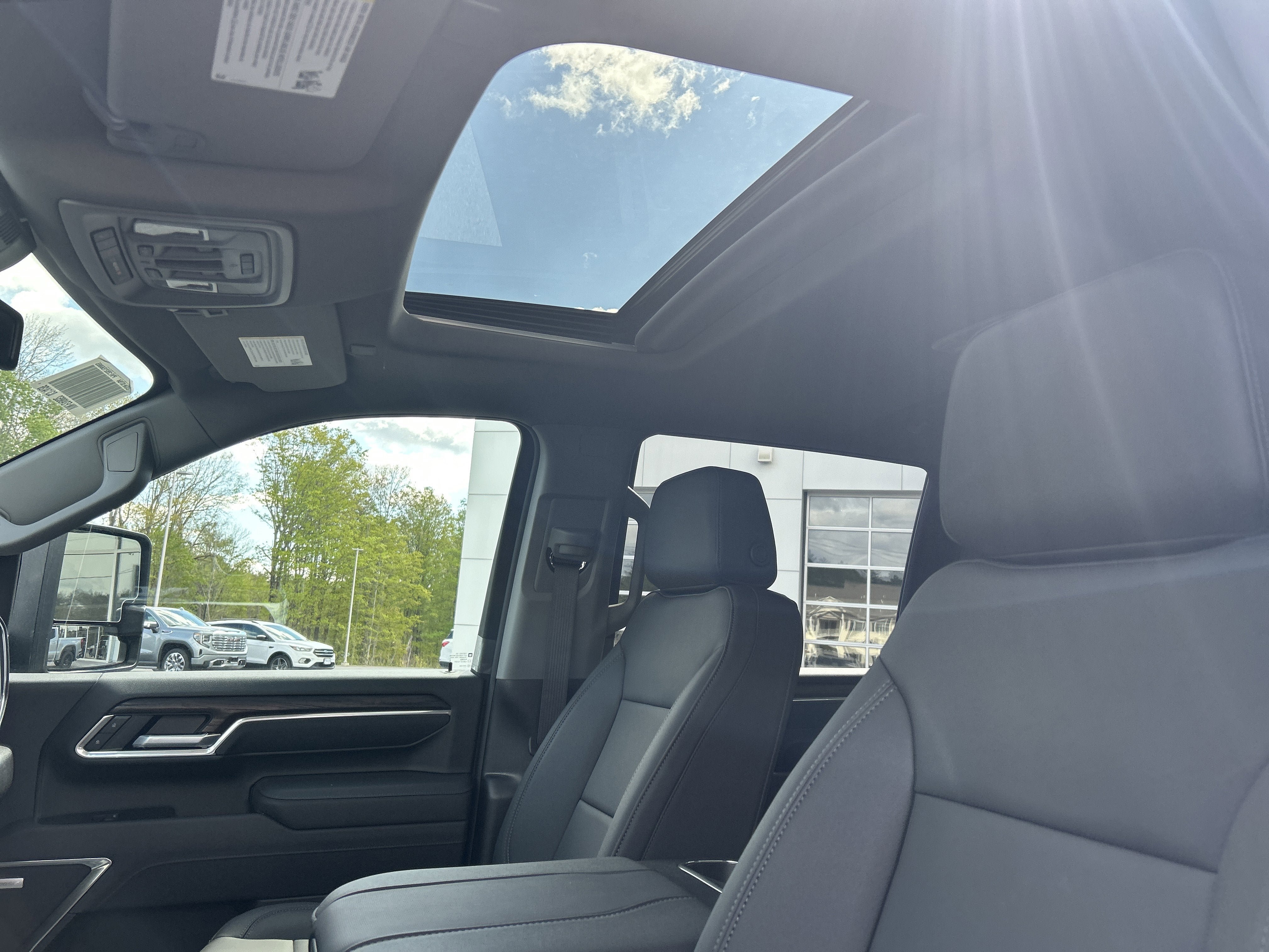 New 2026 GMC Sierra 2500 SLT w/ SLT Premium Package AWD/4WD image 19