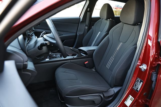 Certified 2025 Hyundai Elantra Sport FWD image 18