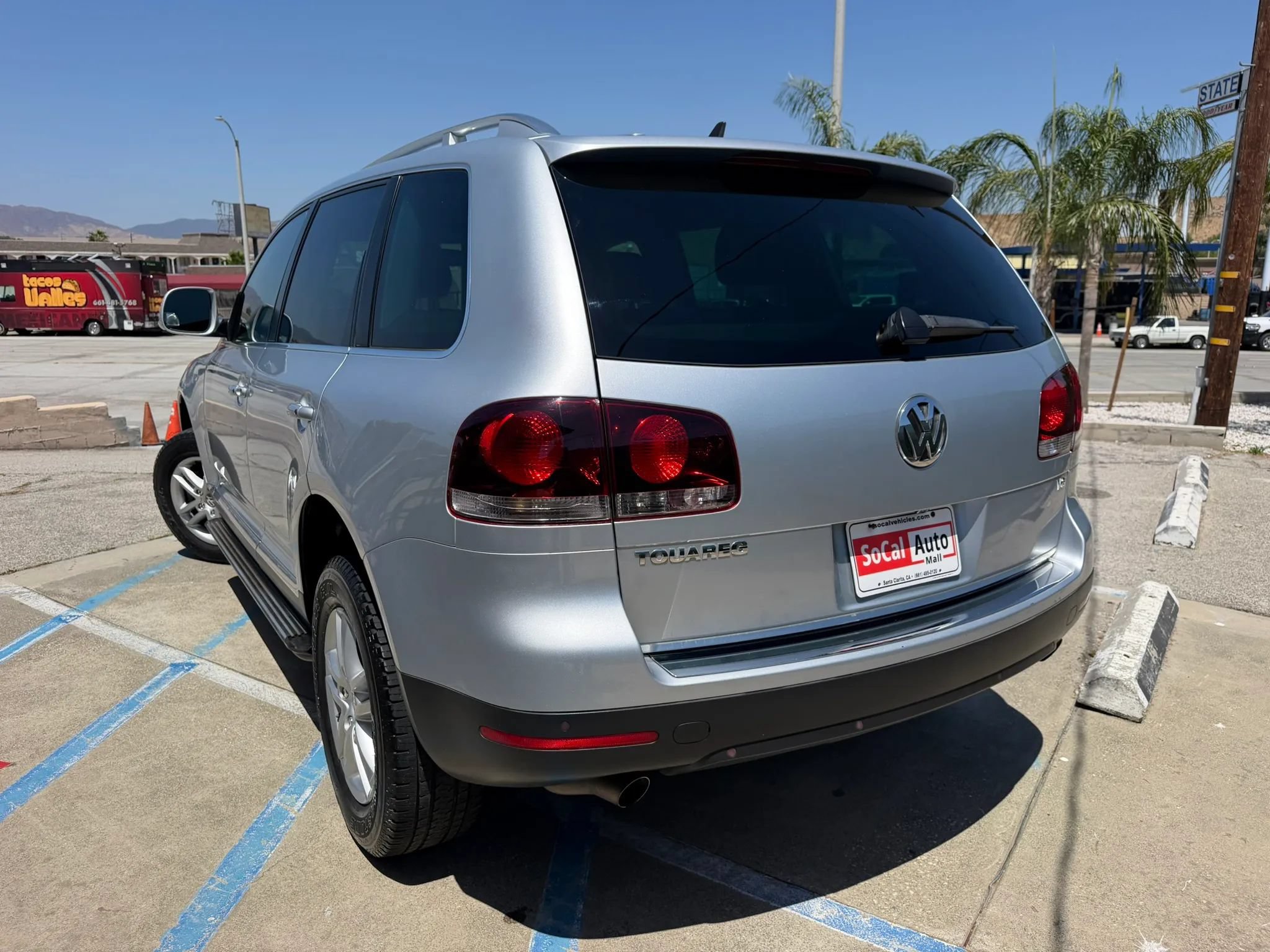 Used 2008 Volkswagen Touareg V6 AWD/4WD image 5
