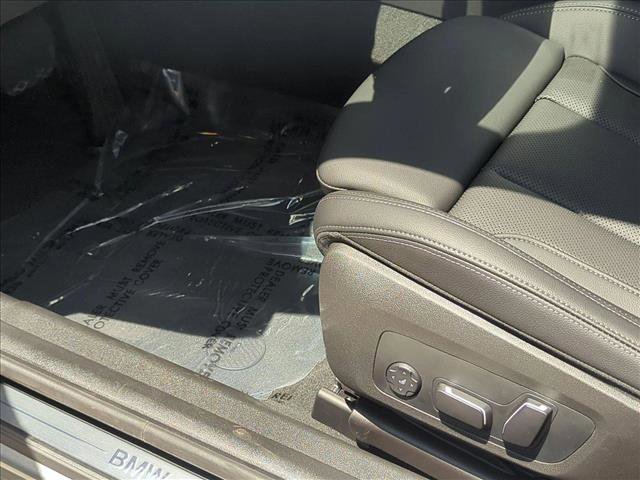 Used 2025 BMW 330i xDrive Sedan w/ Convenience Package image 4