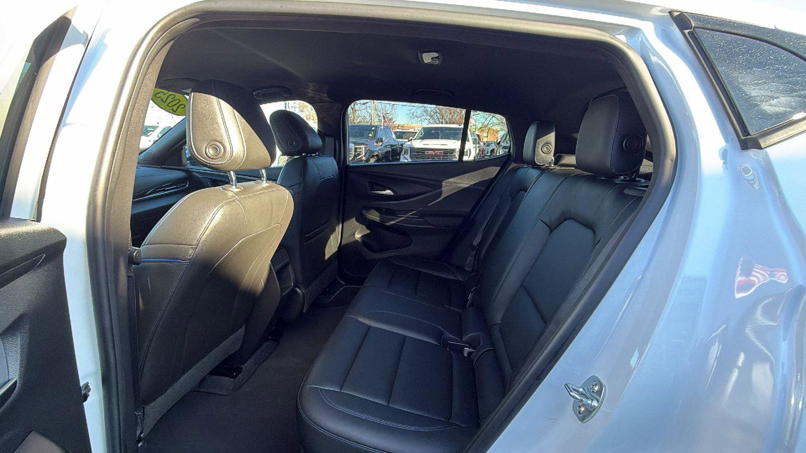 Used 2025 Buick Envista Sport Touring image 25