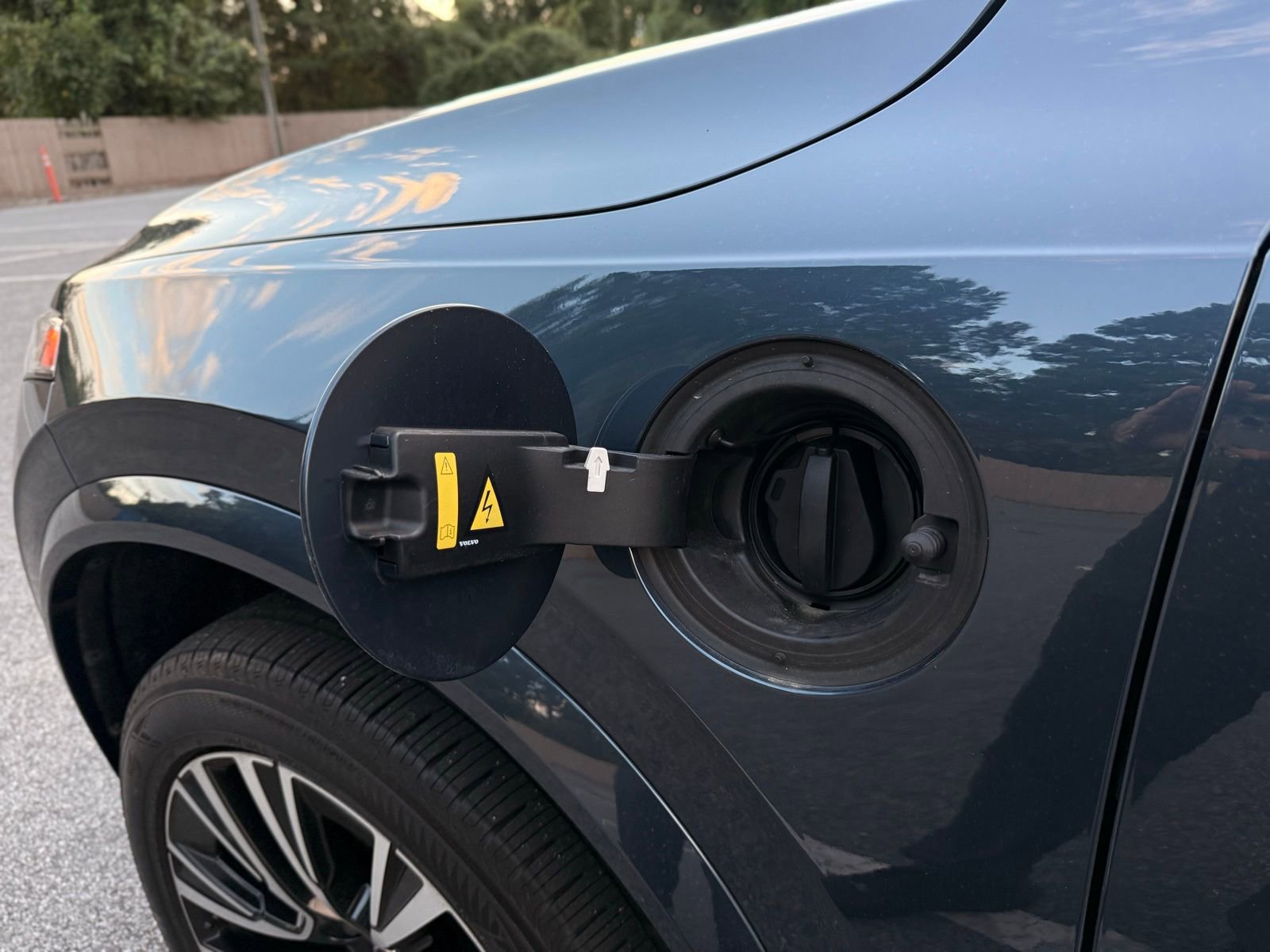 Used 2023 Volvo XC90 T8 Plus image 13