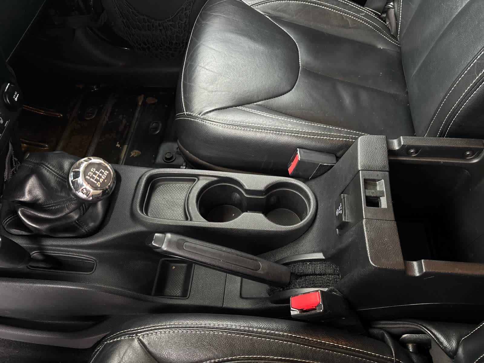 Used 2014 Jeep Wrangler Unlimited Rubicon image 36