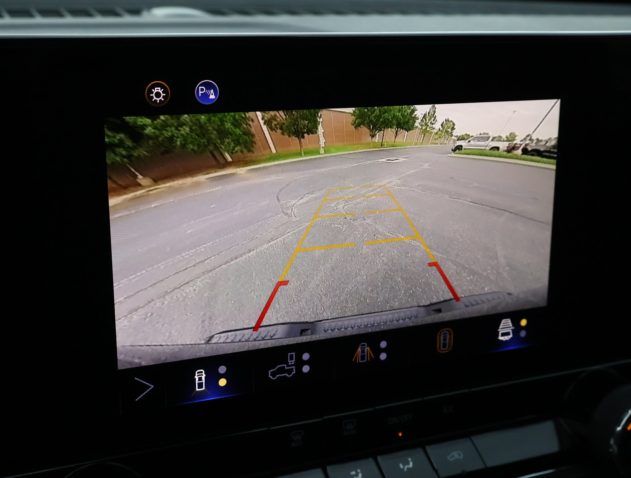 Certified 2024 Chevrolet Colorado Trail Boss w/ Technology Package AWD/4WD image 6