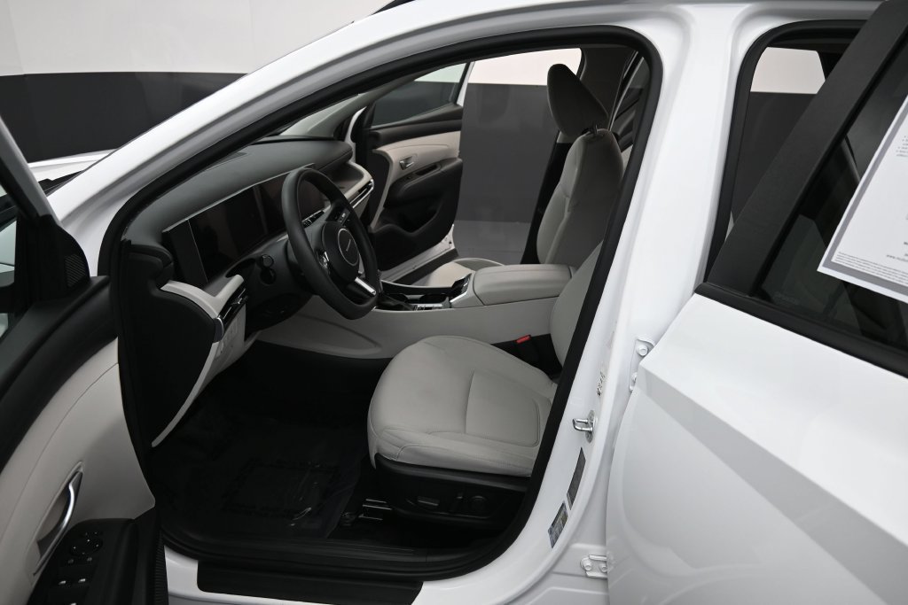Certified 2025 Hyundai Tucson SEL AWD/4WD image 12