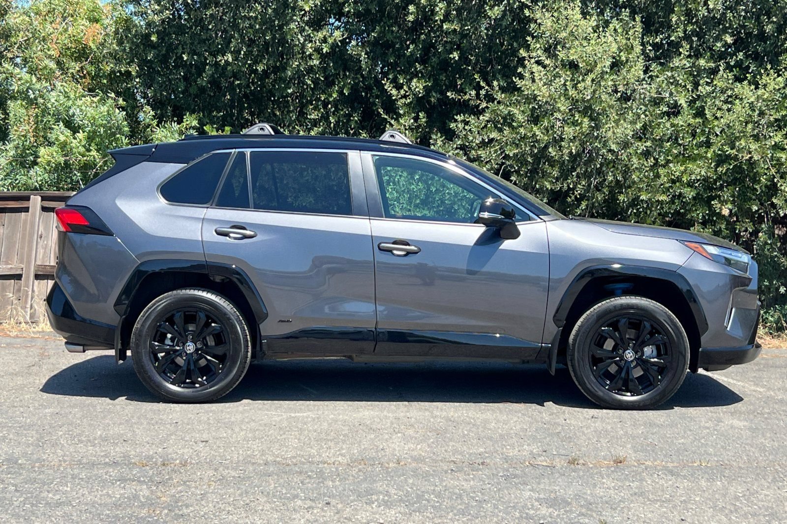 Used 2022 Toyota RAV4 XSE AWD/4WD image 3