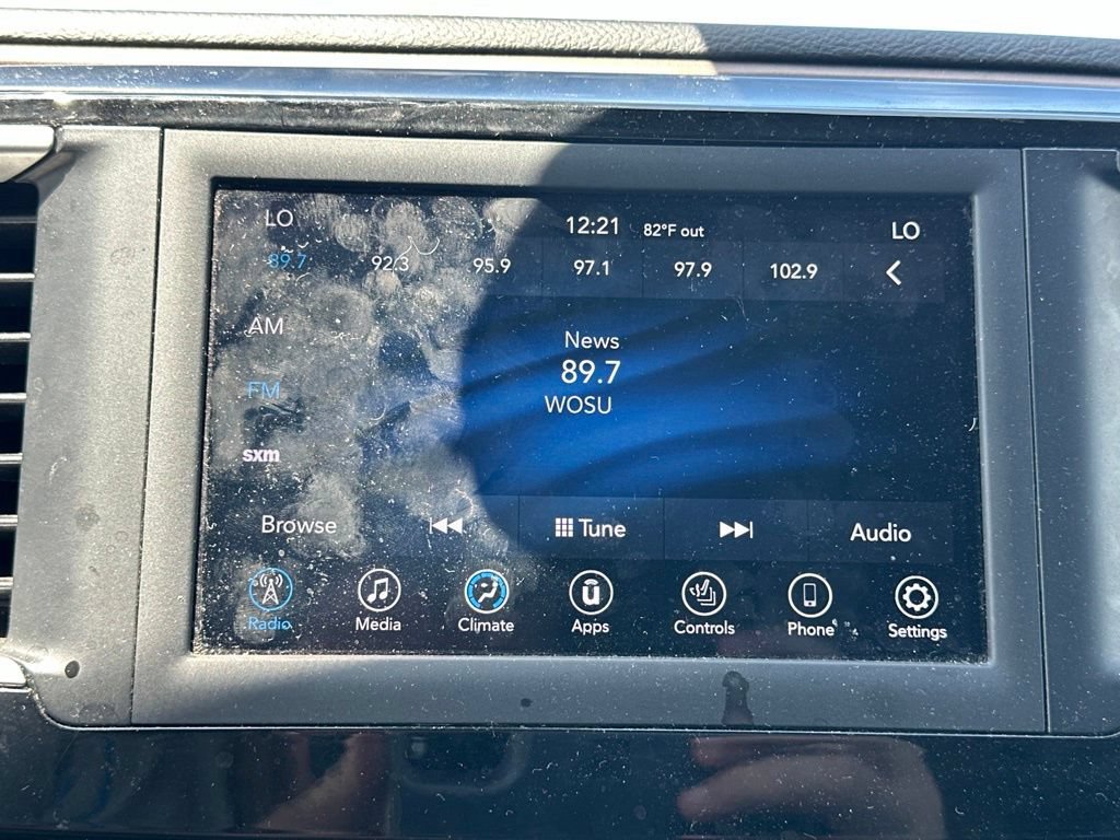 Used 2018 Chrysler Pacifica Touring-L FWD image 21