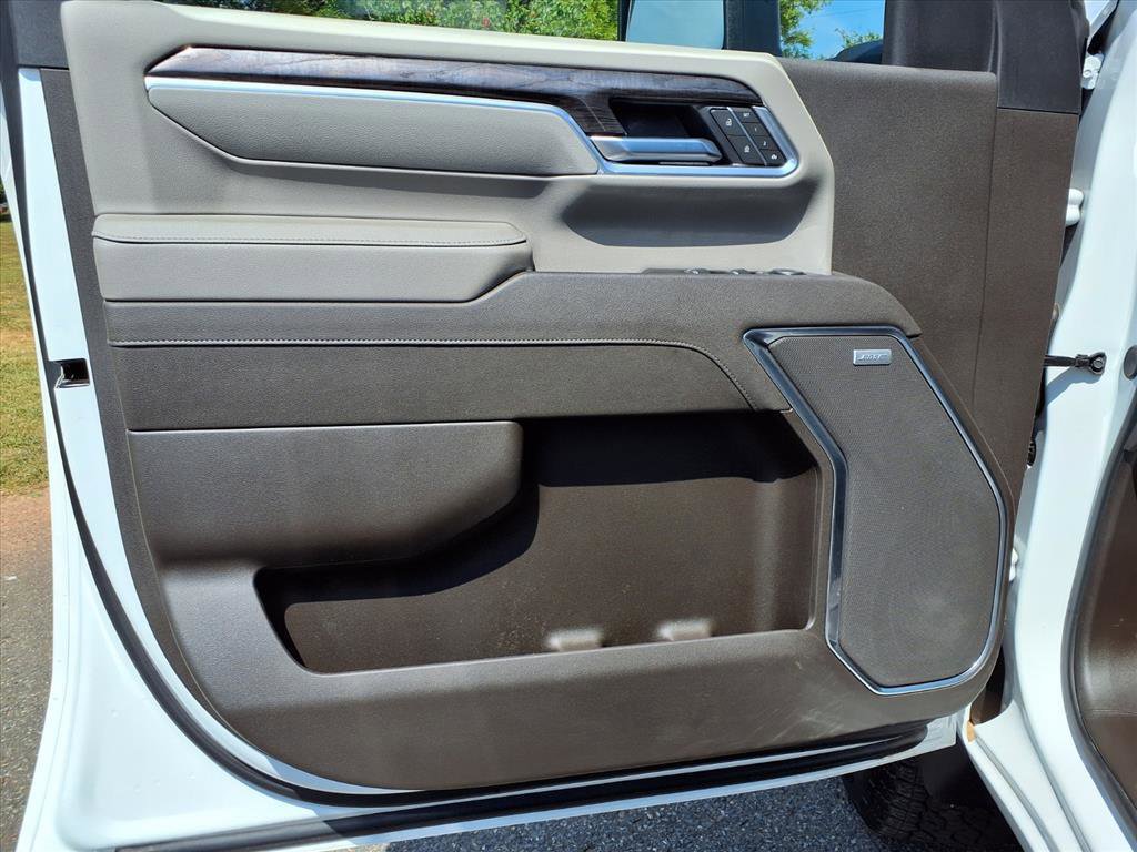 Used 2025 Chevrolet Silverado 2500 LTZ w/ LTZ Convenience Package image 4