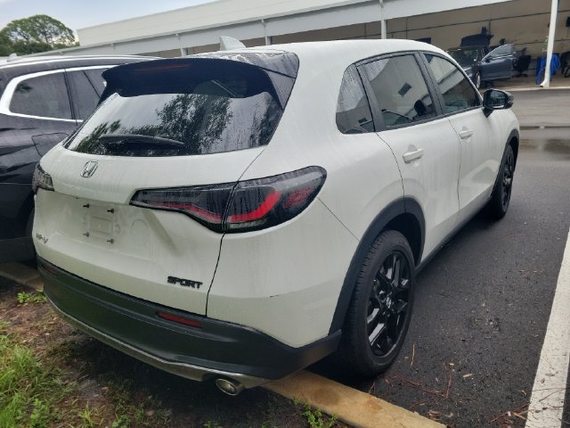 Used 2025 Honda HR-V Sport image 11