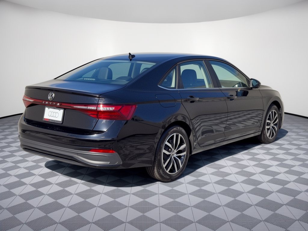 Used 2026 Volkswagen Jetta SE FWD image 9