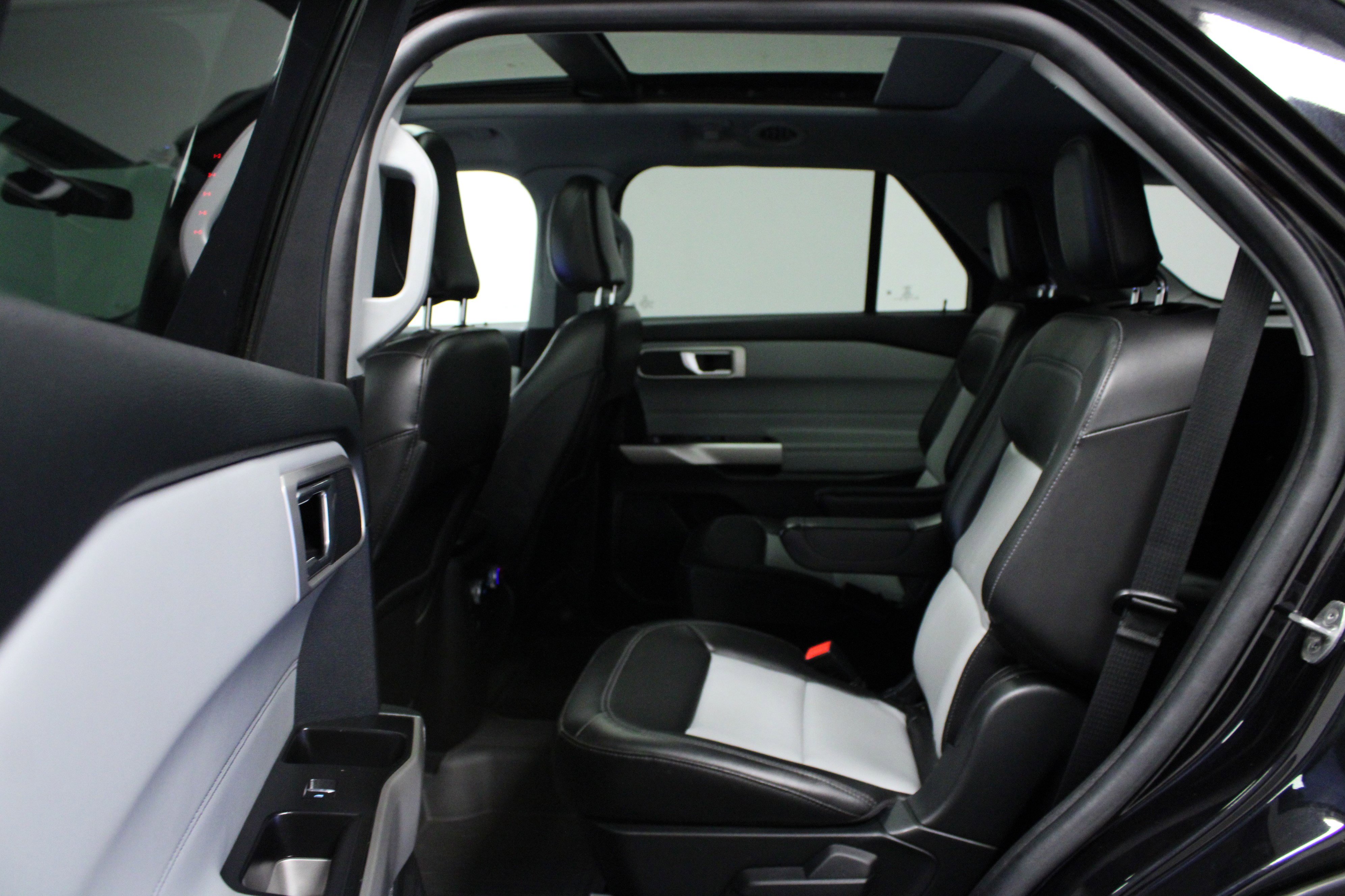 Used 2023 Ford Explorer XLT w/ Equipment Group 202A image 13