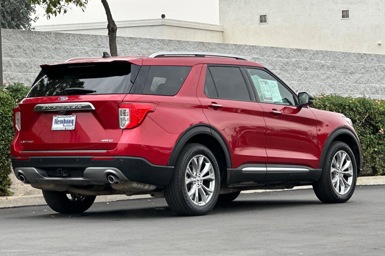 Used 2021 Ford Explorer Limited w/ Equipment Group 301A image 4