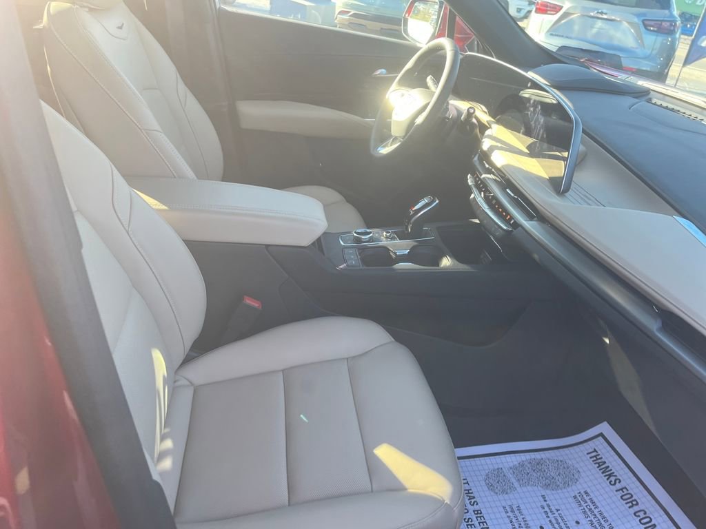 Used 2025 Cadillac XT4 Premium Luxury w/ Technology Package image 29