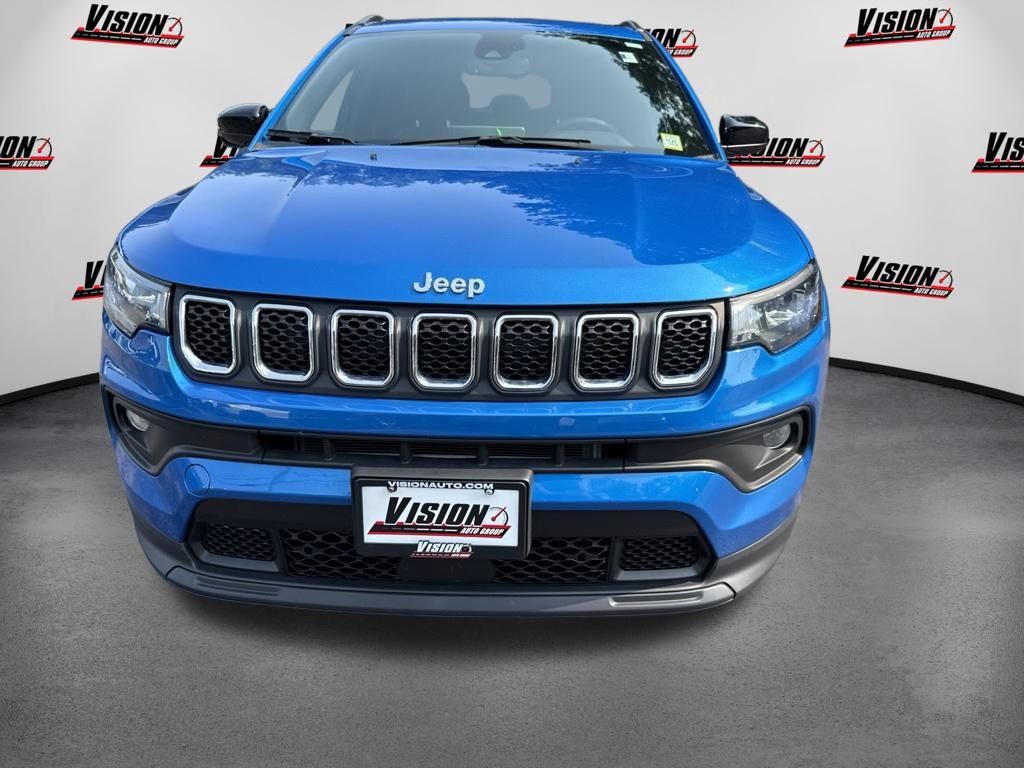 Used 2023 Jeep Compass Latitude w/ Convenience Group AWD/4WD image 2