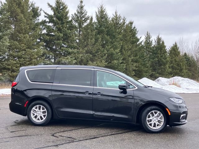 Used 2024 Chrysler Pacifica Touring-L image 20