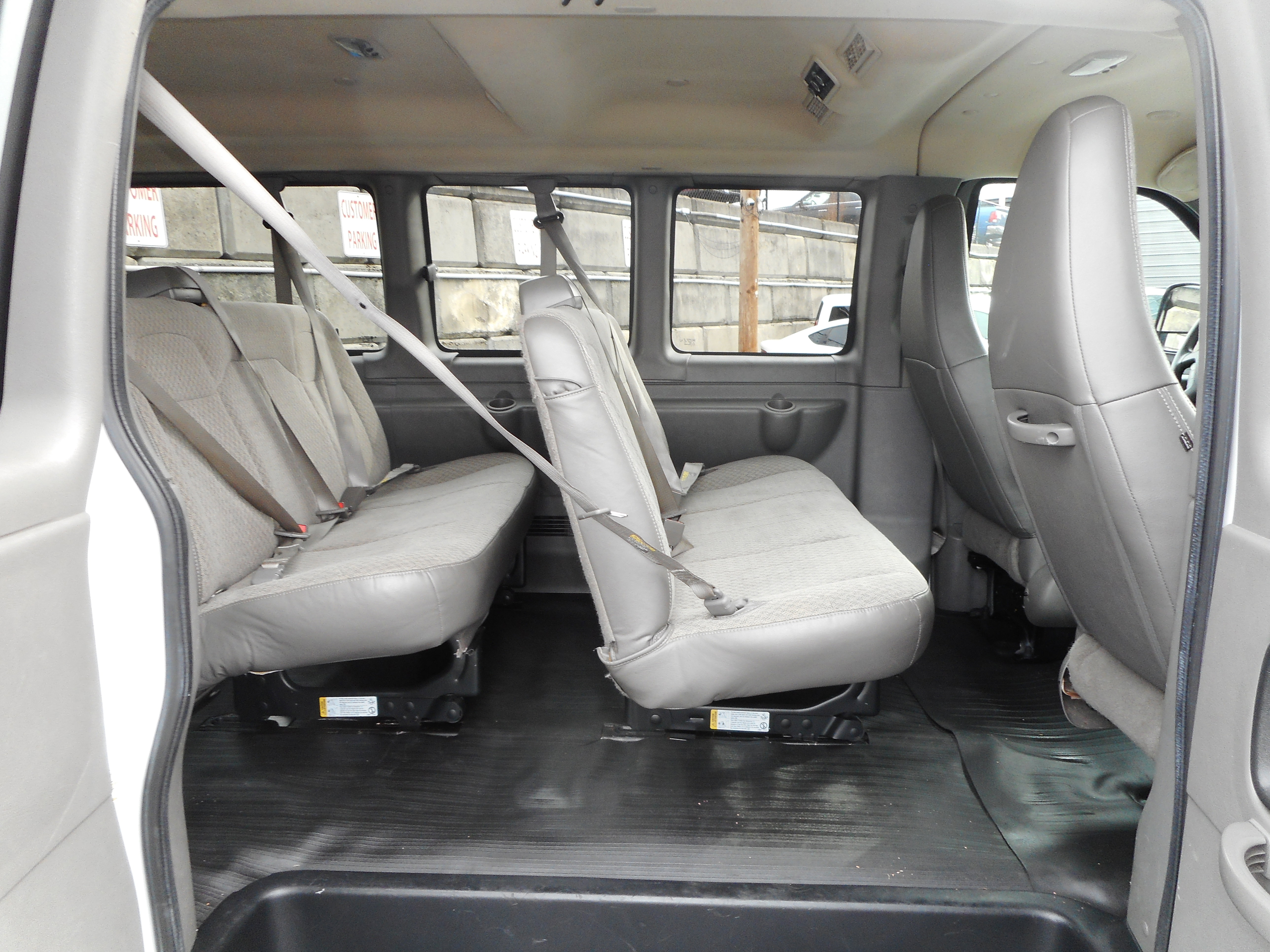Used 2017 Chevrolet Express 2500 LS RWD image 21