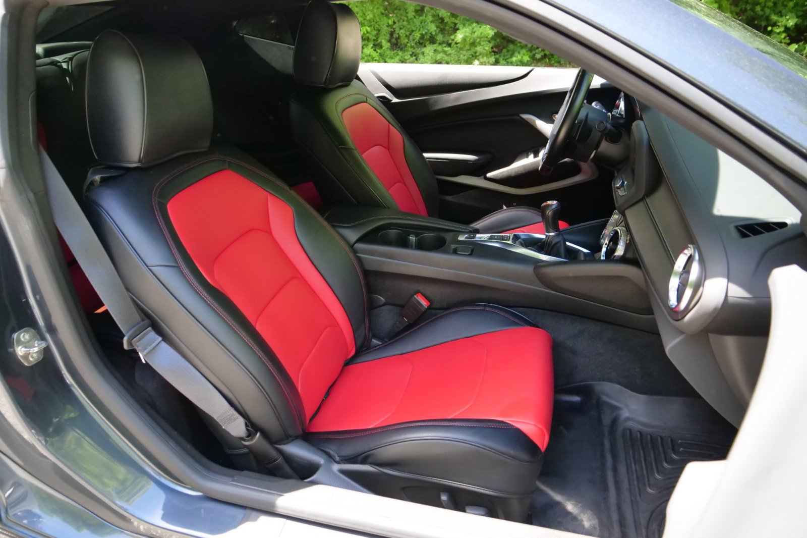 Used 2022 Chevrolet Camaro LT RWD image 31