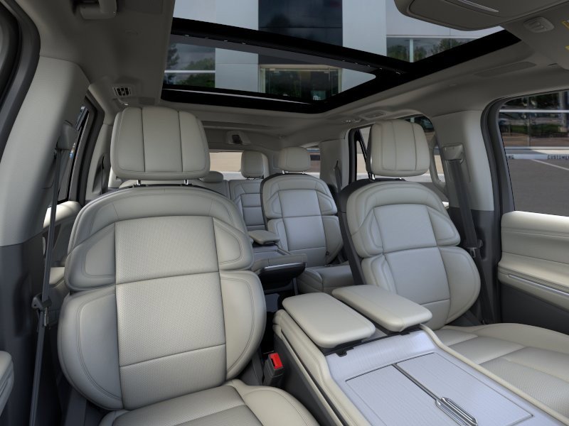 New 2026 Lincoln Navigator Reserve w/ Jet Appearance Package AWD/4WD image 10