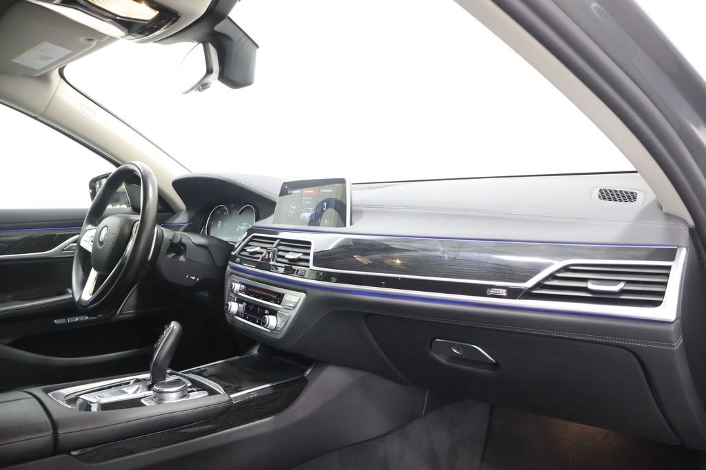 Used 2018 BMW 740i RWD image 23