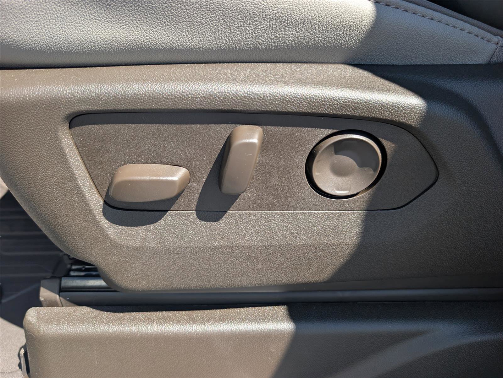 New 2026 GMC Yukon XL Elevation w/ Elevation Premium Package image 39