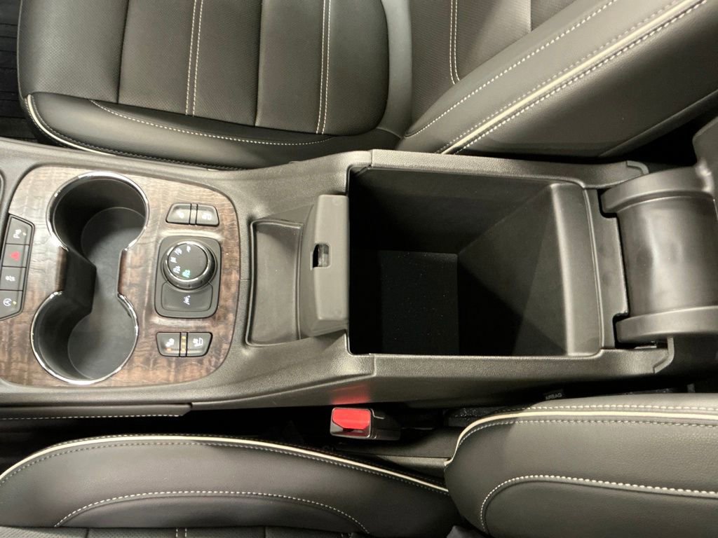 Certified 2022 GMC Acadia Denali w/ Denali Ultimate Package image 22