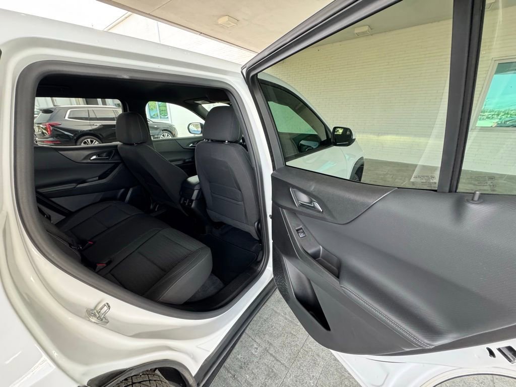 Used 2025 Chevrolet Equinox LT image 23