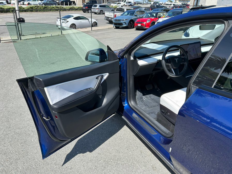 Used 2021 Tesla Model Y Long Range image 9