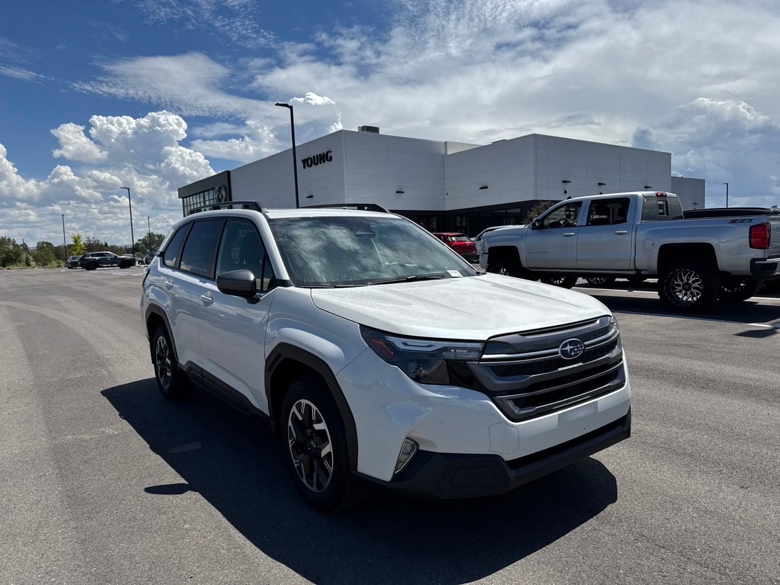 Used 2025 Subaru Forester Premium w/ Convenience Package #2 AWD/4WD image 1