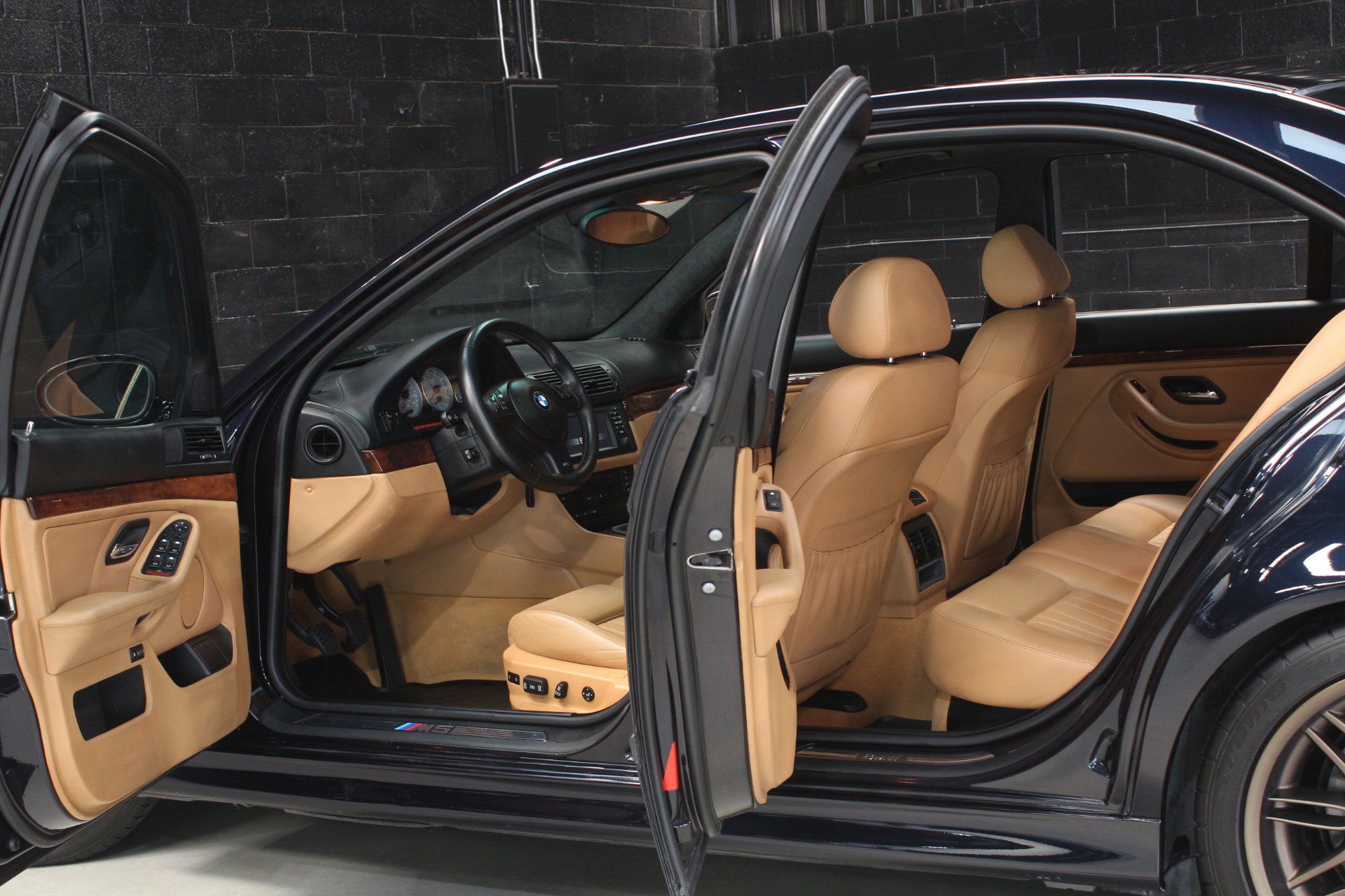 Used 2002 BMW M5 RWD image 32